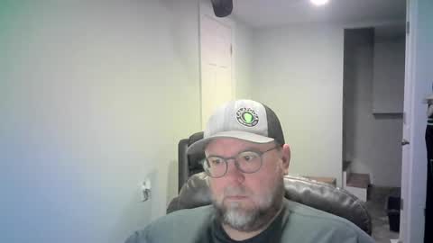 Snapshot of mister_happy567 chatting on 07-14-26, 06:40 Mr. Happy online show from 07-14-26, 06:40