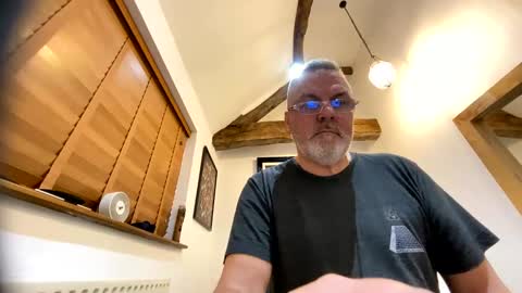 Snapshot of misterblivs chatting on 12-17-24, 09:07 Misterblivs online show from 12-17-24, 09:07