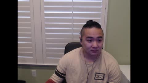 Snapshot of misterlionking chatting on 12-11-24, 09:12 Eric online show from 12-11-24, 09:12