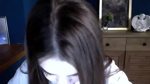 Snapshot of misticwave chatting on 11-29-25, 07:22 Ines online show from 11-29-25, 07:22