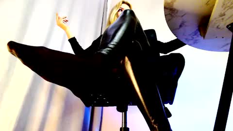  Mistress Alice  online show from 05-09-26, 02:55
