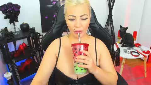 Miss CatSnow online show from 01-09-25, 12:30