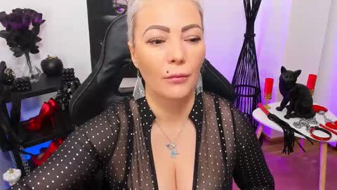 Miss CatSnow online show from 01-30-25, 10:19