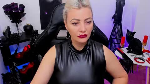 Miss CatSnow online show from 02-10-25, 11:36