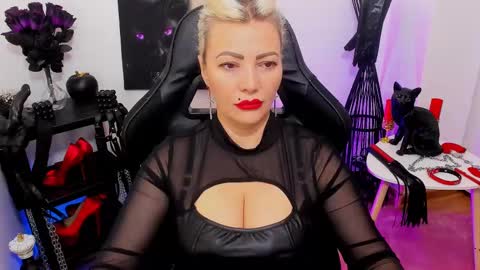 Miss CatSnow online show from 02-13-25, 11:17