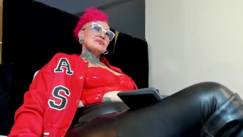 Snapshot of mistress_sandy chatting on 06-14-26, 08:11 Sandy Mistress online show from 06-14-26, 08:11