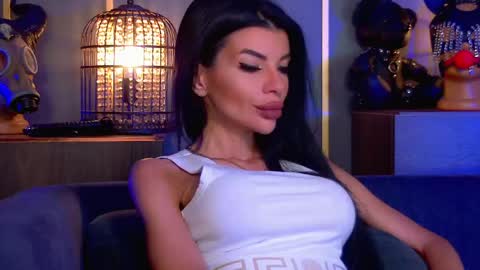 Snapshot of mistresselenia chatting on 05-25-26, 11:49 Elenia online show from 05-25-26, 11:49