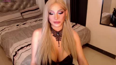 Snapshot of mistressemeraldxx chatting on 03-03-25, 08:27 Ms Ems online show from 03-03-25, 08:27