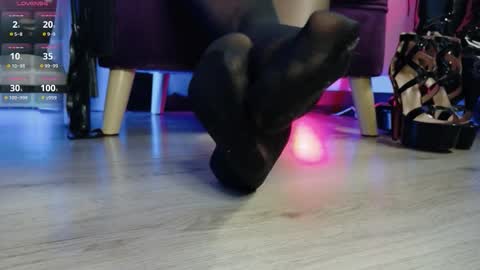 Snapshot of mistressjm_ chatting on 10-16-25, 11:44 Jhadee online show from 10-16-25, 11:44