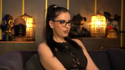 Snapshot of mistresskellykent chatting on 04-18-26, 07:58 Mistress Kelly online show from 04-18-26, 07:58