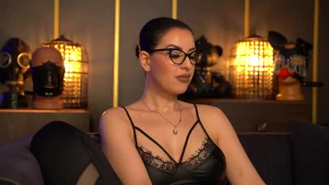 Snapshot of mistresskellykent chatting on 04-20-26, 07:48 Mistress Kelly online show from 04-20-26, 07:48