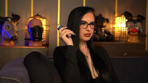 Snapshot of mistresskellykent chatting on 04-29-26, 09:43 Mistress Kelly online show from 04-29-26, 09:43