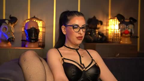 Snapshot of mistresskellykent chatting on 05-01-26, 07:40 Mistress Kelly online show from 05-01-26, 07:40