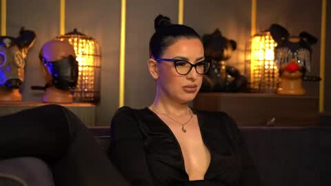 Snapshot of mistresskellykent chatting on 05-08-26, 09:20 Mistress Kelly online show from 05-08-26, 09:20