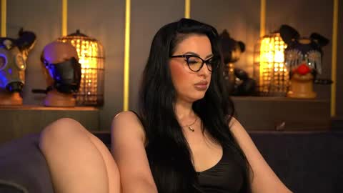 Snapshot of mistresskellykent chatting on 05-09-26, 10:15 Mistress Kelly online show from 05-09-26, 10:15