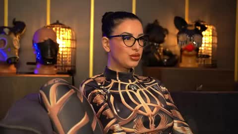 Snapshot of mistresskellykent chatting on 05-14-26, 08:26 Mistress Kelly online show from 05-14-26, 08:26