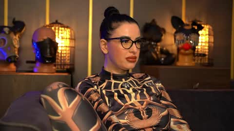 Snapshot of mistresskellykent chatting on 05-15-26, 09:44 Mistress Kelly online show from 05-15-26, 09:44