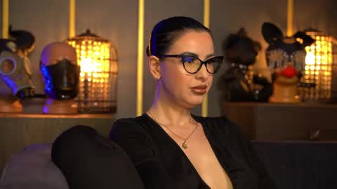 Snapshot of mistresskellykent chatting on 05-18-26, 08:36 Mistress Kelly online show from 05-18-26, 08:36
