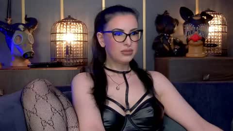 Snapshot of mistresskellykent chatting on 05-25-26, 09:54 Mistress Kelly online show from 05-25-26, 09:54