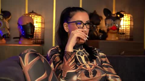 Snapshot of mistresskellykent chatting on 05-28-26, 10:18 Mistress Kelly online show from 05-28-26, 10:18