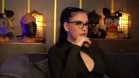 Snapshot of mistresskellykent chatting on 05-29-26, 11:25 Mistress Kelly online show from 05-29-26, 11:25