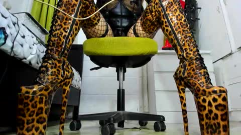 Tiffany online show from 02-25-26, 05:50