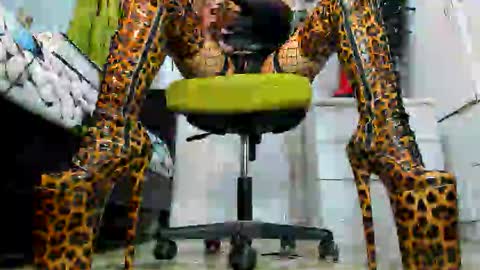 Tiffany online show from 04-16-26, 08:37