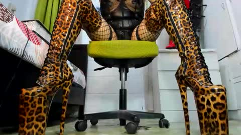Snapshot of mistresstiffany69 chatting on 04-30-26, 03:35 Tiffany online show from 04-30-26, 03:35