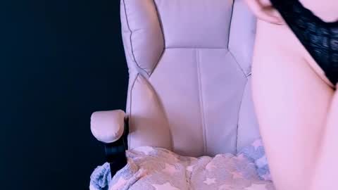 Snapshot of misty_arrow chatting on 02-14-25, 12:03 Jenny online show from 02-14-25, 12:03