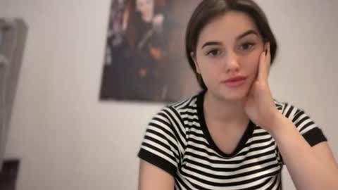 Snapshot of mistyfox_rea chatting on 06-21-26, 01:35 MistyFox Rea online show from 06-21-26, 01:35