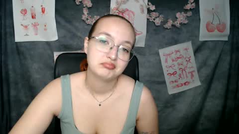 Snapshot of mistyrosee chatting on 06-15-26, 05:53 Aria online show from 06-15-26, 05:53