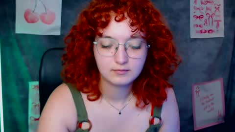 Snapshot of mistyrosee chatting on 07-12-26, 12:18 Aria online show from 07-12-26, 12:18