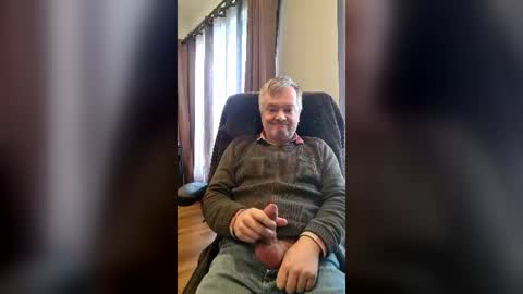 Snapshot of mitchoxxford chatting on 06-12-26, 02:10 mitchoxxford online show from 06-12-26, 02:10