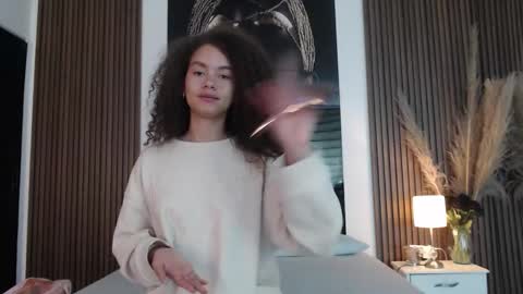 Snapshot of miticabrennet chatting on 11-19-25, 03:17 Mtica Brennet online show from 11-19-25, 03:17