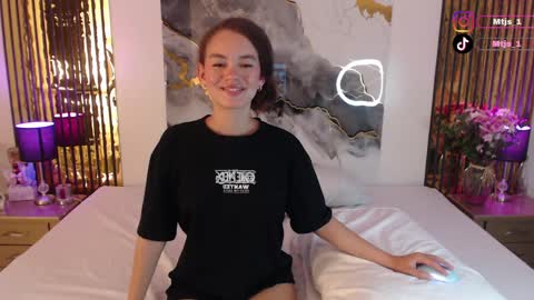 Snapshot of miticabrennet chatting on 04-07-26, 04:24 Mtica Brennet online show from 04-07-26, 04:24