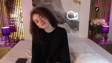 Snapshot of miticabrennet chatting on 04-15-26, 04:30 Mtica Brennet online show from 04-15-26, 04:30