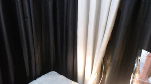 Snapshot of mitsubishixxx chatting on 11-15-25, 10:56 Nardz online show from 11-15-25, 10:56