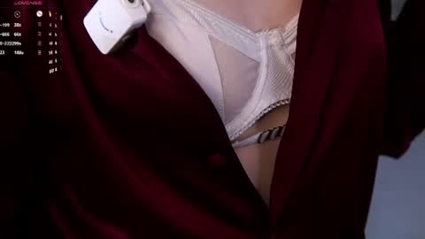 Snapshot of mitziefetters chatting on 07-18-26, 01:43 Rosalie online show from 07-18-26, 01:43