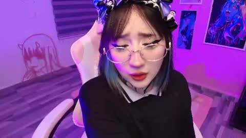 Snapshot of miwaviolet chatting on 07-13-26, 01:52 Miwa Violet online show from 07-13-26, 01:52