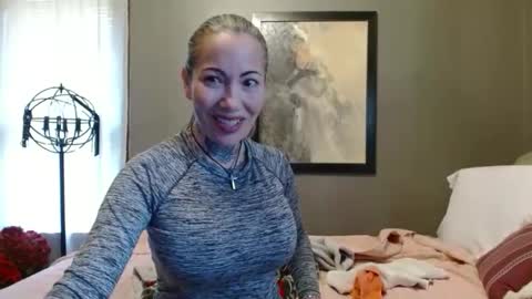 Snapshot of mizxtrix chatting on 10-27-25, 07:07 MizXtrix online show from 10-27-25, 07:07