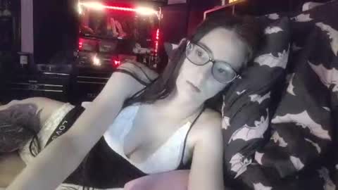 Snapshot of mizzbonez chatting on 06-05-26, 05:25 Mizz Bonez online show from 06-05-26, 05:25