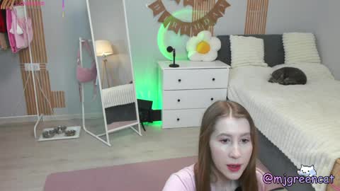 Snapshot of mjgreencat chatting on 05-15-26, 03:52 mj online show from 05-15-26, 03:52