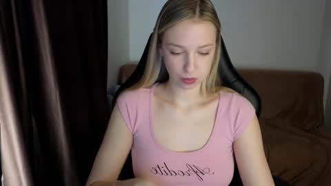 Snapshot of mmm_banana chatting on 12-15-24, 09:35 Lili online show from 12-15-24, 09:35