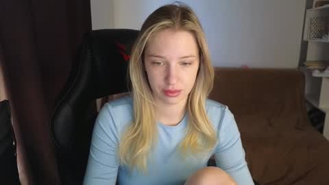 Snapshot of mmm_banana chatting on 12-22-24, 07:11 Lili online show from 12-22-24, 07:11