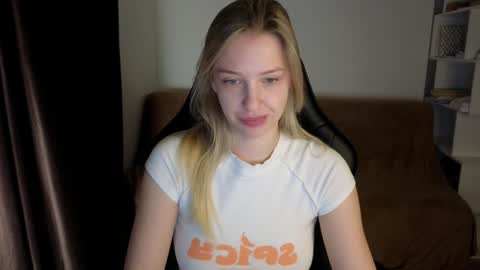 Snapshot of mmm_banana chatting on 12-24-24, 04:44 Lili online show from 12-24-24, 04:44