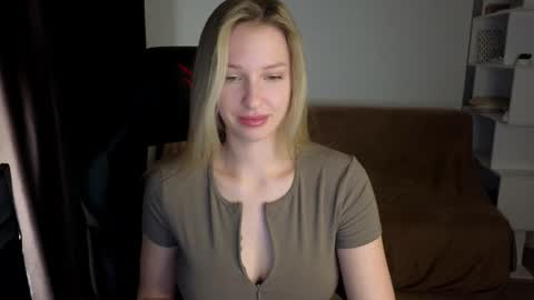 Snapshot of mmm_banana chatting on 12-28-24, 04:30 Lili online show from 12-28-24, 04:30