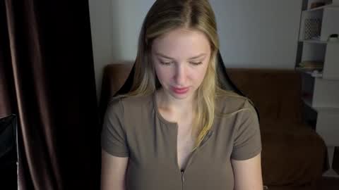 Snapshot of mmm_banana chatting on 12-30-24, 10:10 Lili online show from 12-30-24, 10:10