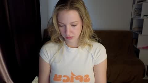 Snapshot of mmm_banana chatting on 01-19-25, 07:15 Lili online show from 01-19-25, 07:15