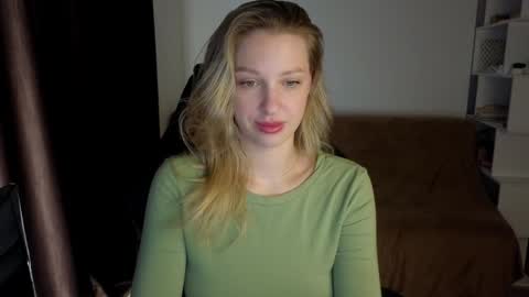 Snapshot of mmm_banana chatting on 01-27-25, 08:18 Lili online show from 01-27-25, 08:18