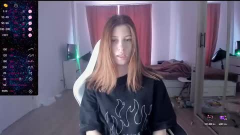 Snapshot of mmm_banana chatting on 02-19-25, 10:56 Lili online show from 02-19-25, 10:56